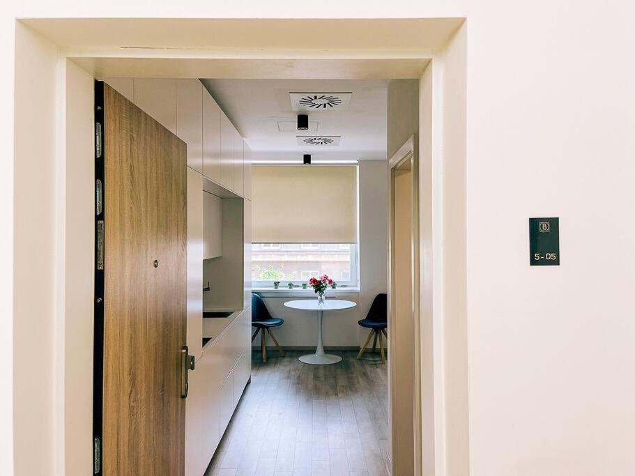 New Studio In Quiet Part Of The City Center Bratislava Exterior photo